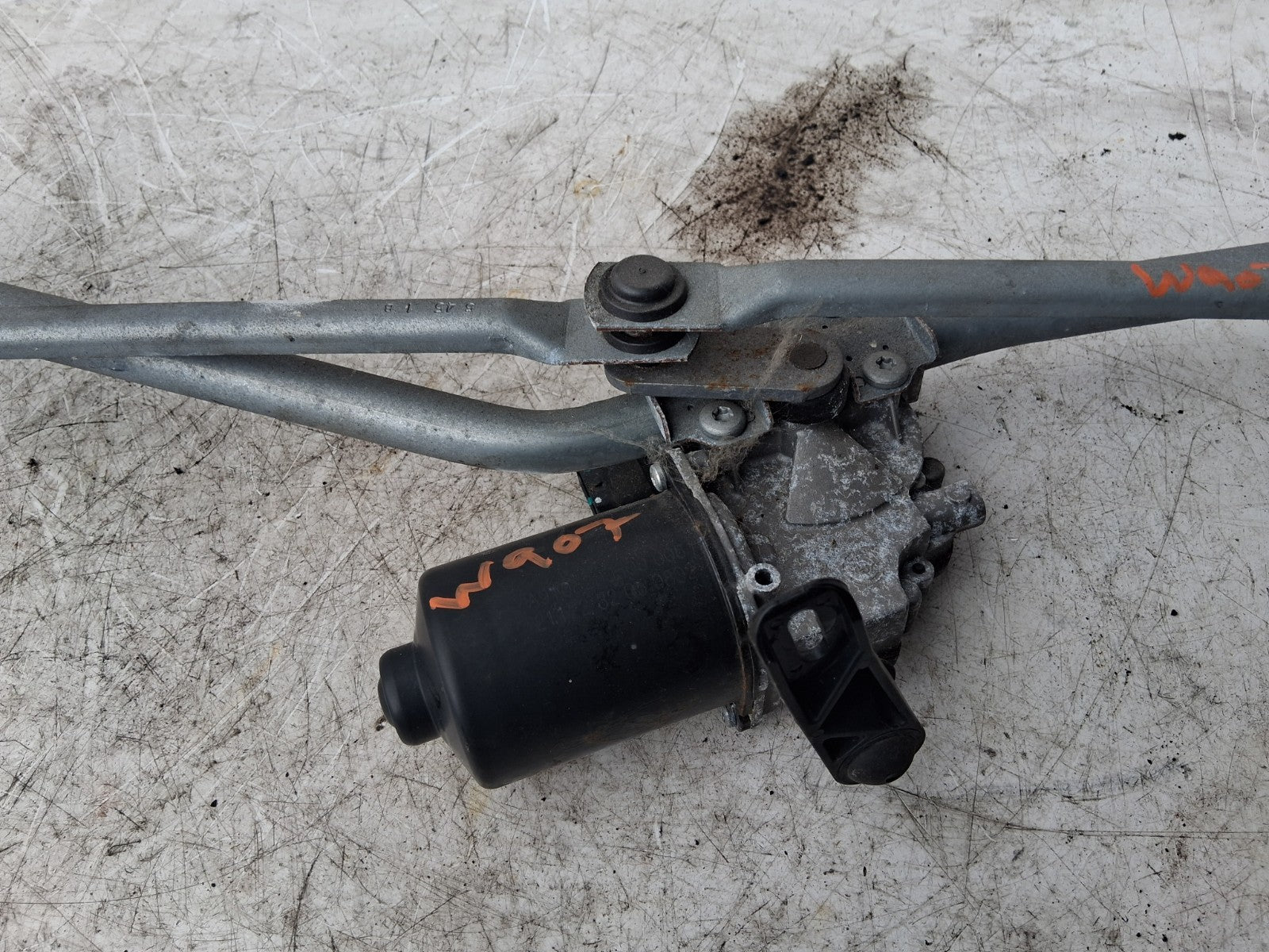 2018 MERCEDES SPRINTER W907 FRONT WINDSCREEN WIPER MOTOR LINKAGE A9108200500