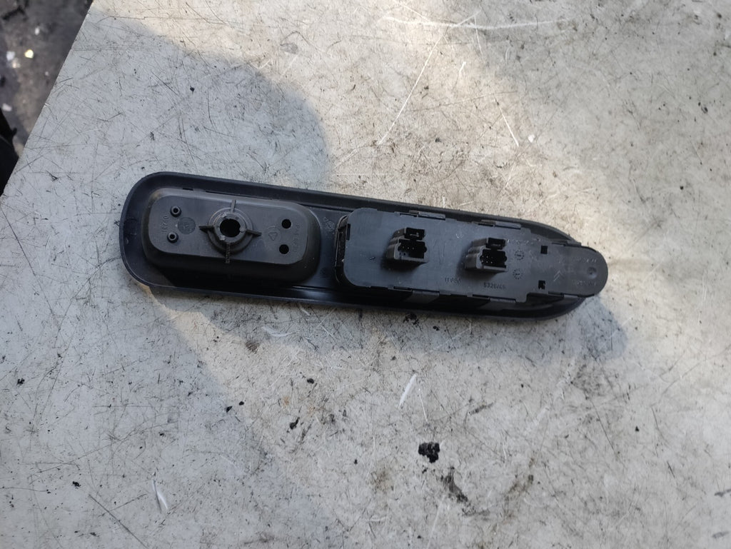 2007 PEUGEOT 407 OSF DRIVER SIDE FRONT WINDOW CONTROL SWITCH