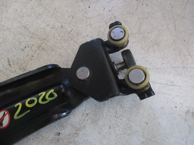 2023 VAUXHALL COMBO K9 PASSENGER LEFT SIDE SLIDING DOOR LOWER ROLLER 9816965980