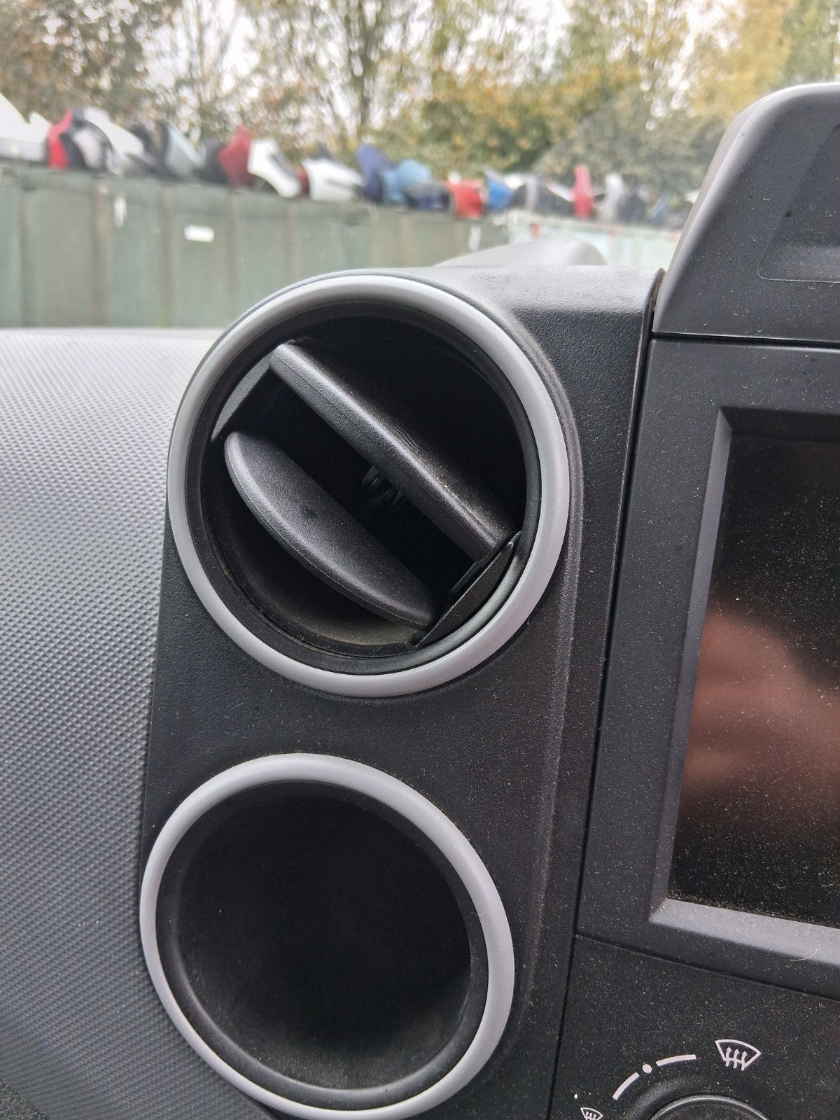 2017 PEUGEOT PARTNER MK2 FRONT DASHBOARD CENTRE BOTH AIR VENTS