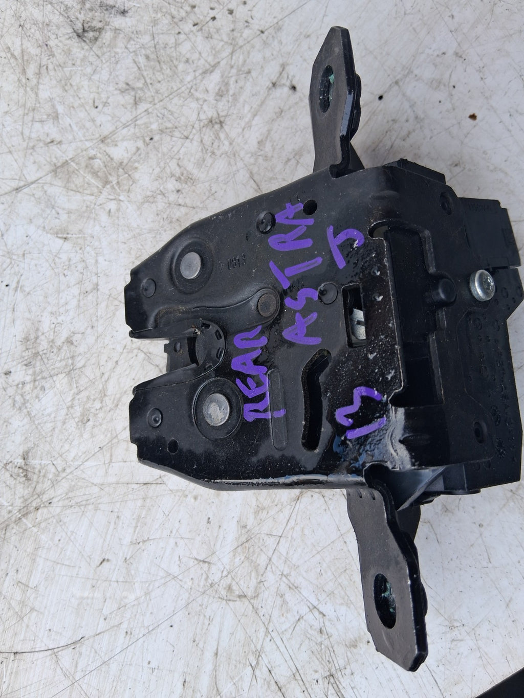 2013 VAUXHALL ASTRA J REAR TAILGATE BOOTLID BOOT LOCK MECHANISM