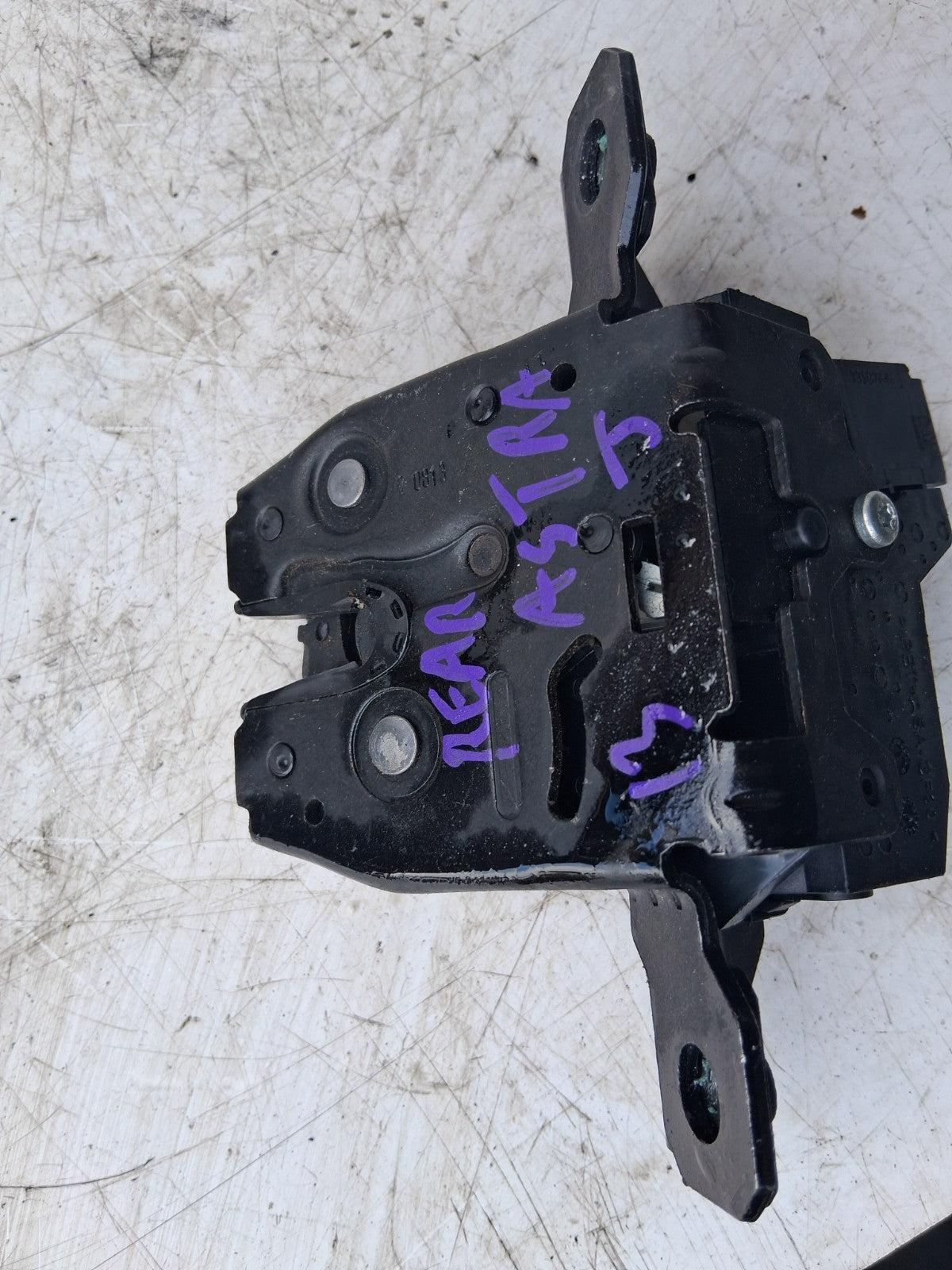 2013 VAUXHALL ASTRA J REAR TAILGATE BOOTLID BOOT LOCK MECHANISM