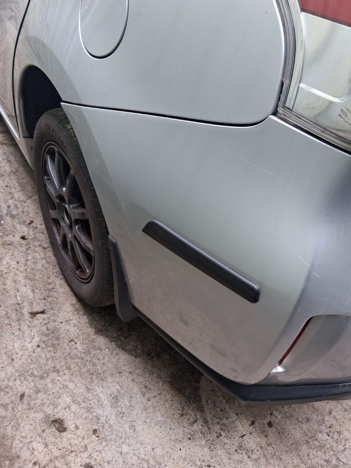 2018 TOYOTA PRIUS V PLUS XW40 COMPLETE REAR BUMPER WITH PDC SENSORS SLIVER