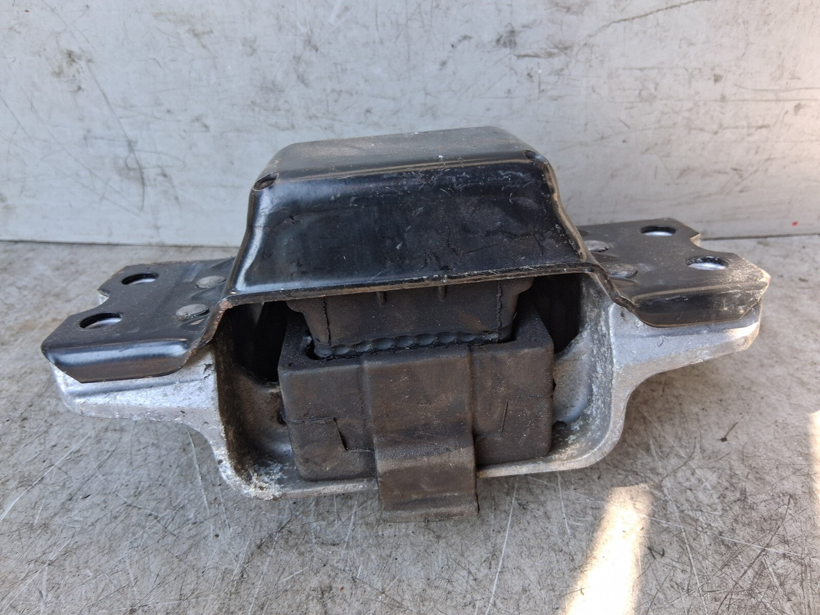 VW VOLKSWAGEN PASSAT B6 2.0 DIESEL ENGINE MOUNT 3C0199555