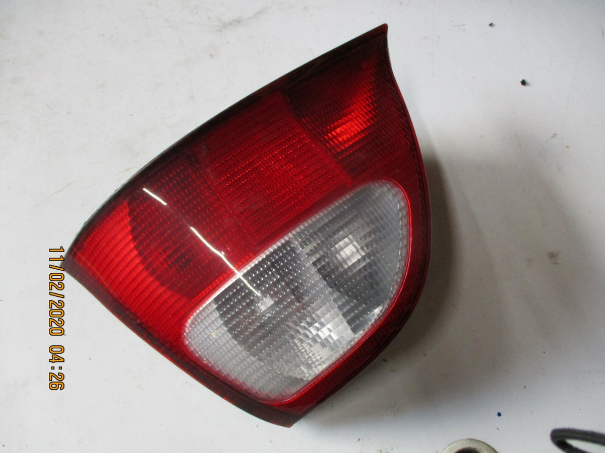 ROVER MG ZR 5 DOOR HATCHBACK OSR DRIVER SIDE REAR BRAKE TAIL LIGHT CLUSTER