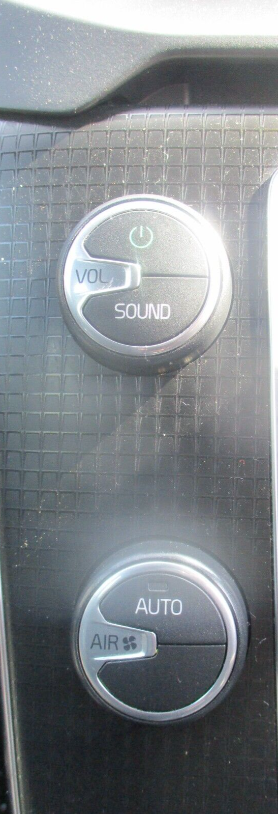 2016 VOLVO V40 R DESIGN CENTRE CONSOLE SWITCH PANEL AND CONTROLS
