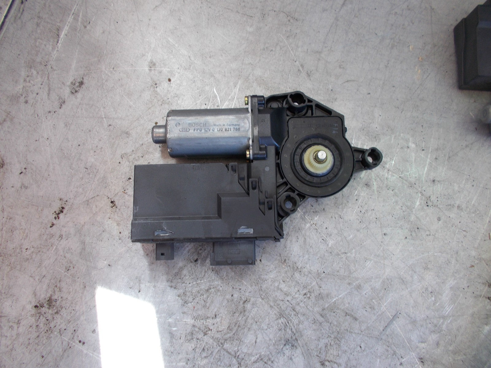 PEUGEOT 307 OS DRIVER SIDE FRONT WINDOW MOTOR 9637130680