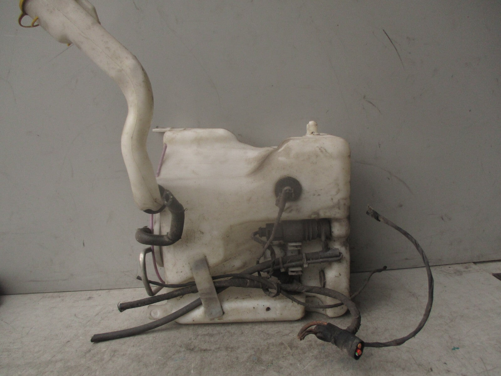 2002 MERCEDES C CLASS COUPE CL203 WINDSCREEN WASHER BOTTLE AND PUMP 2038600160