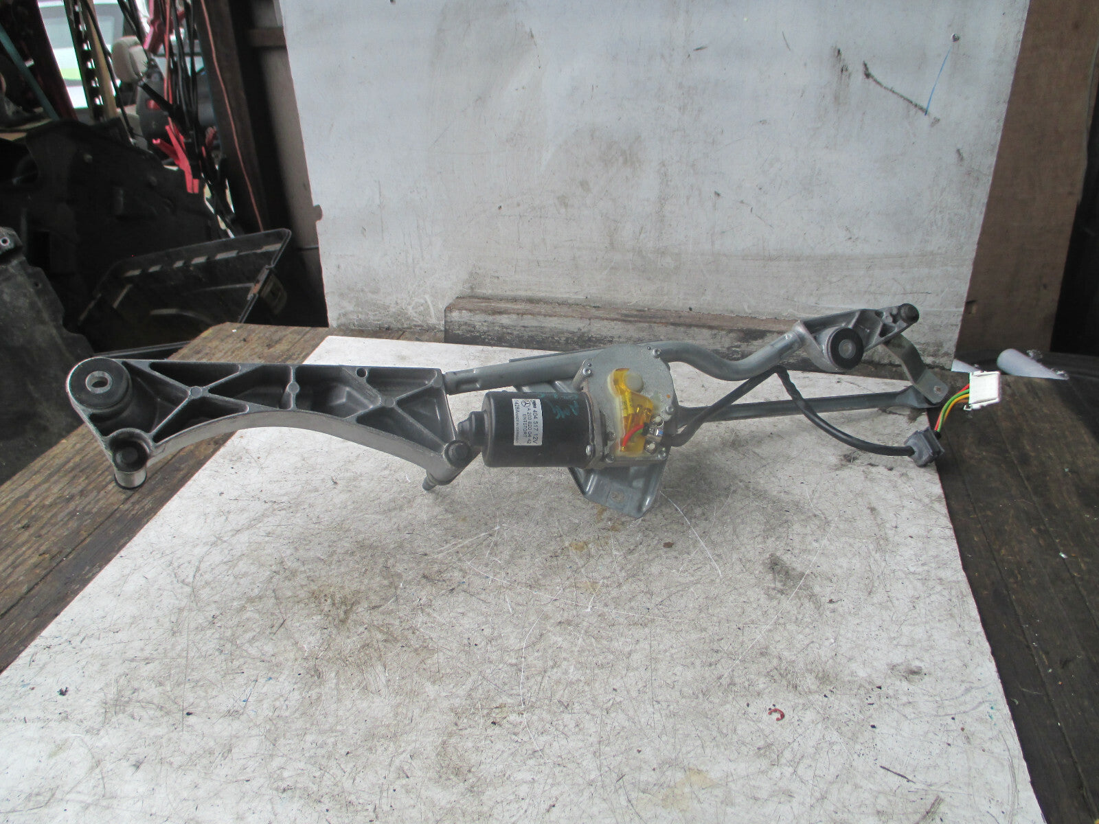 MERCEDES CLC CLASS CL203 2010 FRONT WIPER MOTOR + LINKAGE A2038200442