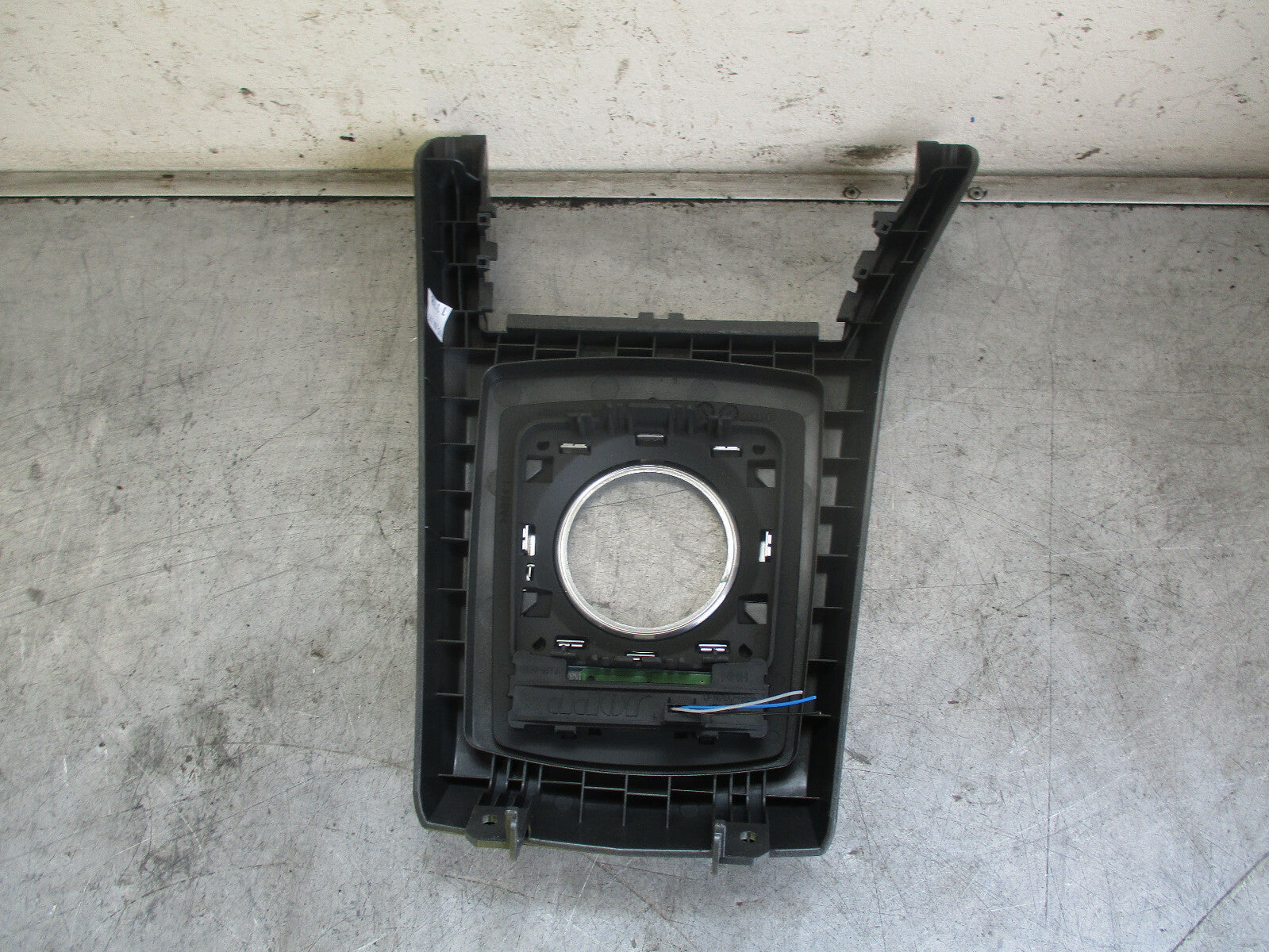 VAUXHALL ASTRA H AUTO GEAR SURROUND PLASTIC CONSOLE TRIM PANEL 13127070