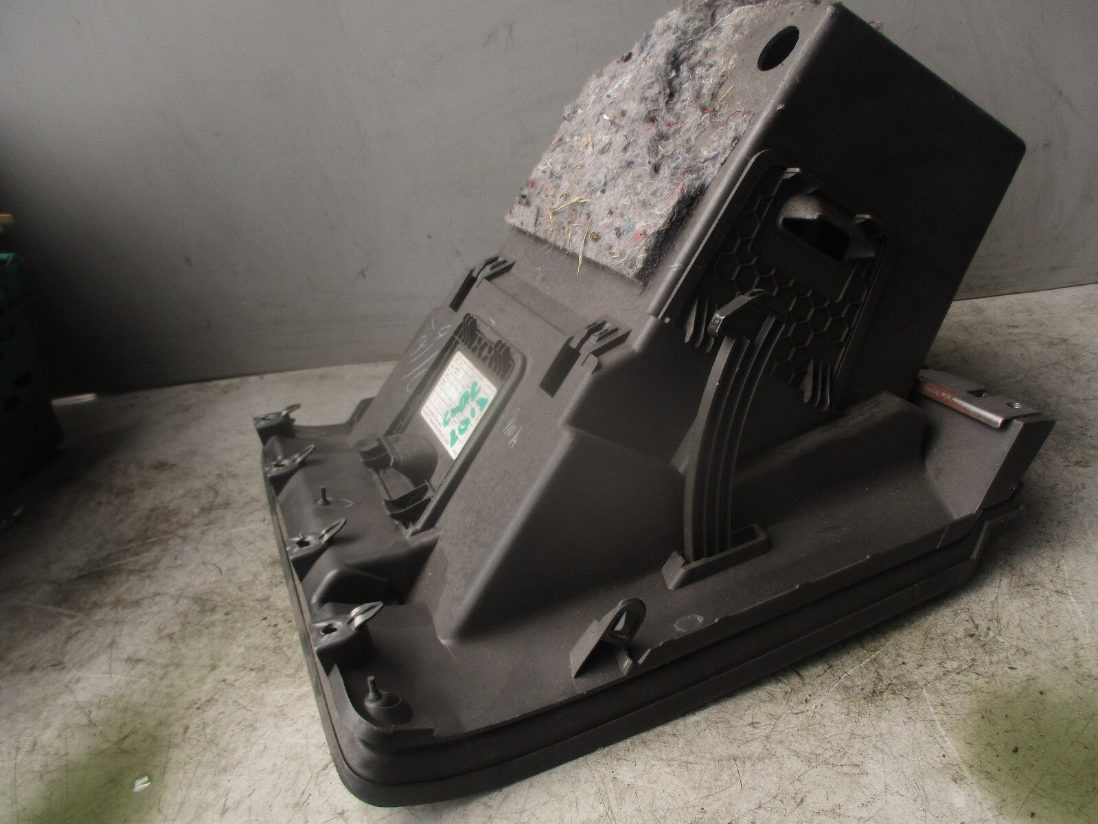 2013 NISSAN CUBE PASSENGER SIDE GLOVE BOX