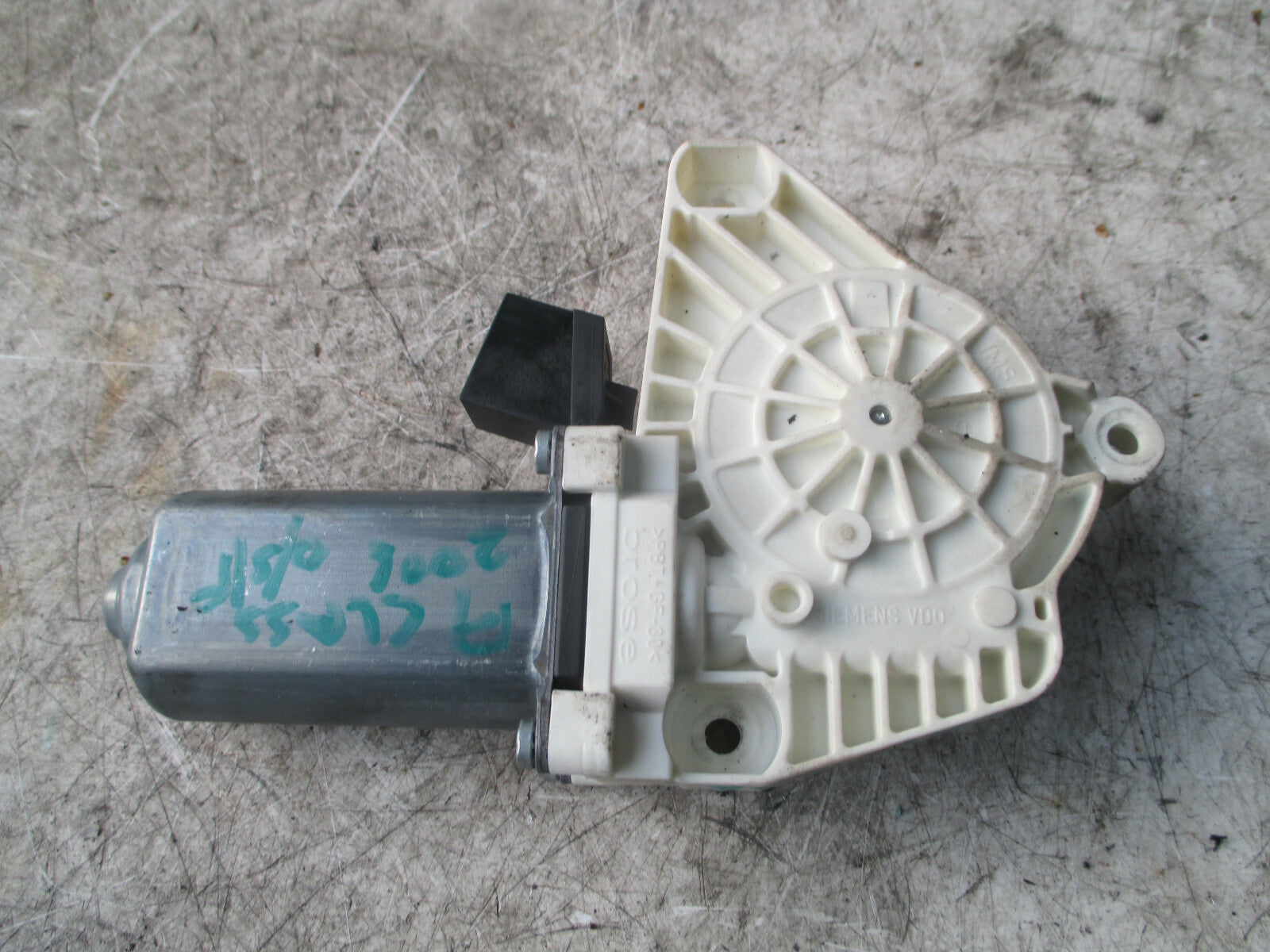 MERCEDES BENZ A CLASS W169 2006 OSF DRIVER FRONT DOOR WINDOW MOTOR A1698201842