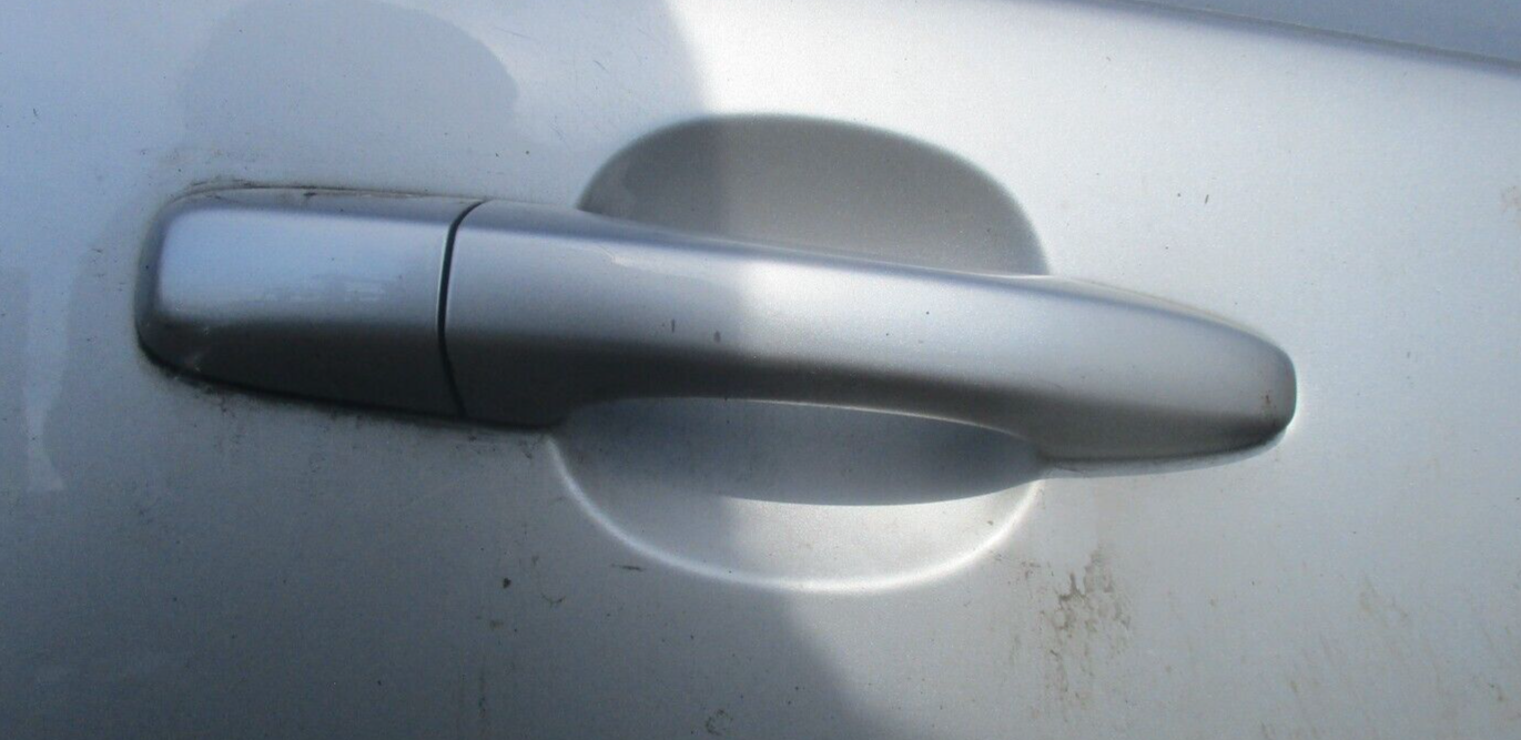 2016 VOLVO V40 R DESIGN OSF DRIVER SIDE FRONT RIGTH EXTERIOR DOOR HANDLE SILVER