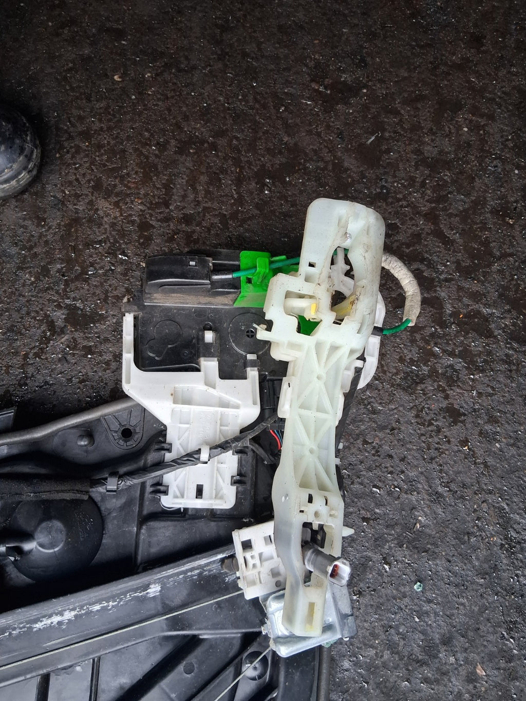 2013 HYUNDAI I40 OSF DRIVER SIDE FRONT RIGHT WINDOW MOTOR REGULATOR