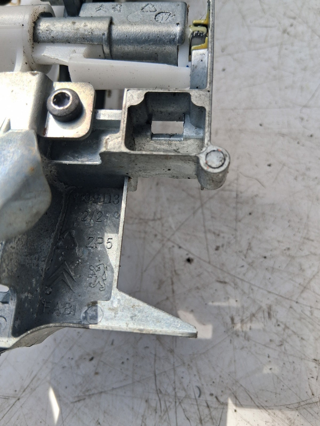 2012 PEUGEOT 208 EXTERIOR DOOR HANDLE 1185DAC06