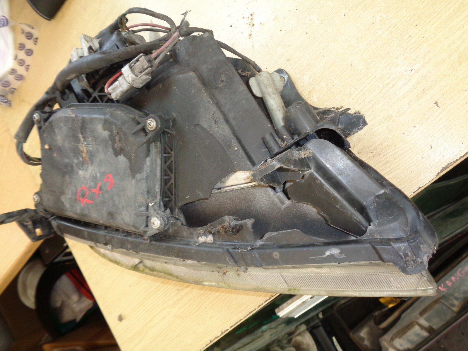 MAZDA RX-8 2007 FRONT PASSENGER SIDE HEADLIGHT DAMAGED