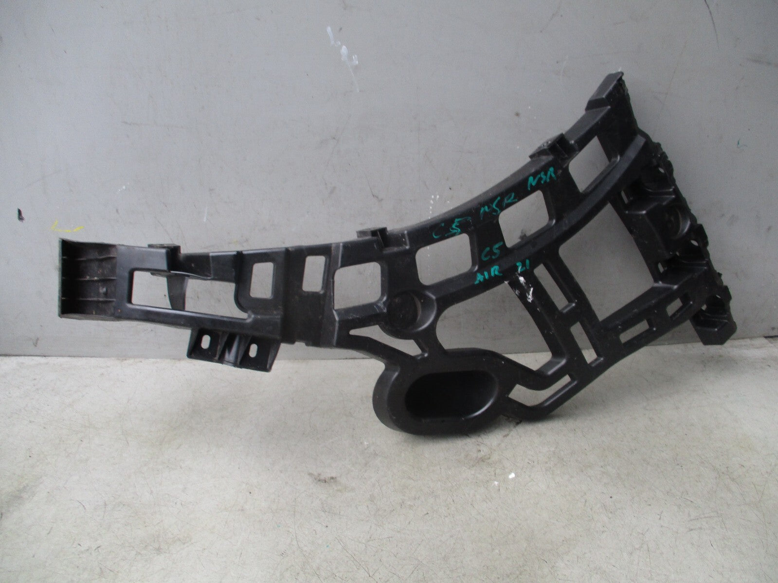 2020 CITROEN C5 AIRCROSS NS PASSENGER SIDE REAR BUMPER BRACKET HOLDER 9833400080