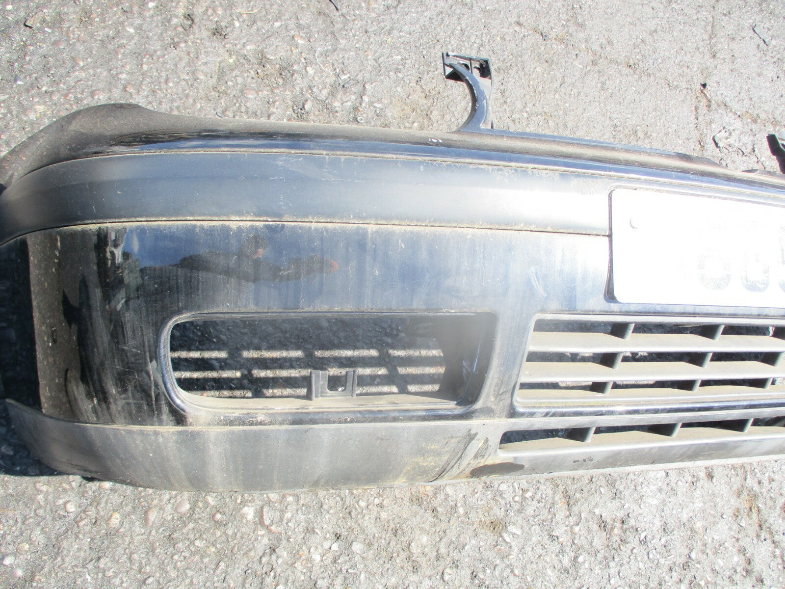 VW VOLKSWAGEN GOLF CABRIO 1998 FRONT PLASTIC BUMPER CENTRE PASSENGER GRILL BLACK