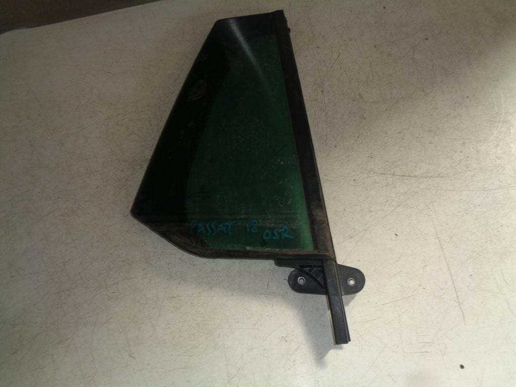 VW VOLKSWAGEN PASSAT B8 2018 OSR DRIVER SIDE REAR QUARTER WINDOW GLASS 3G9845214