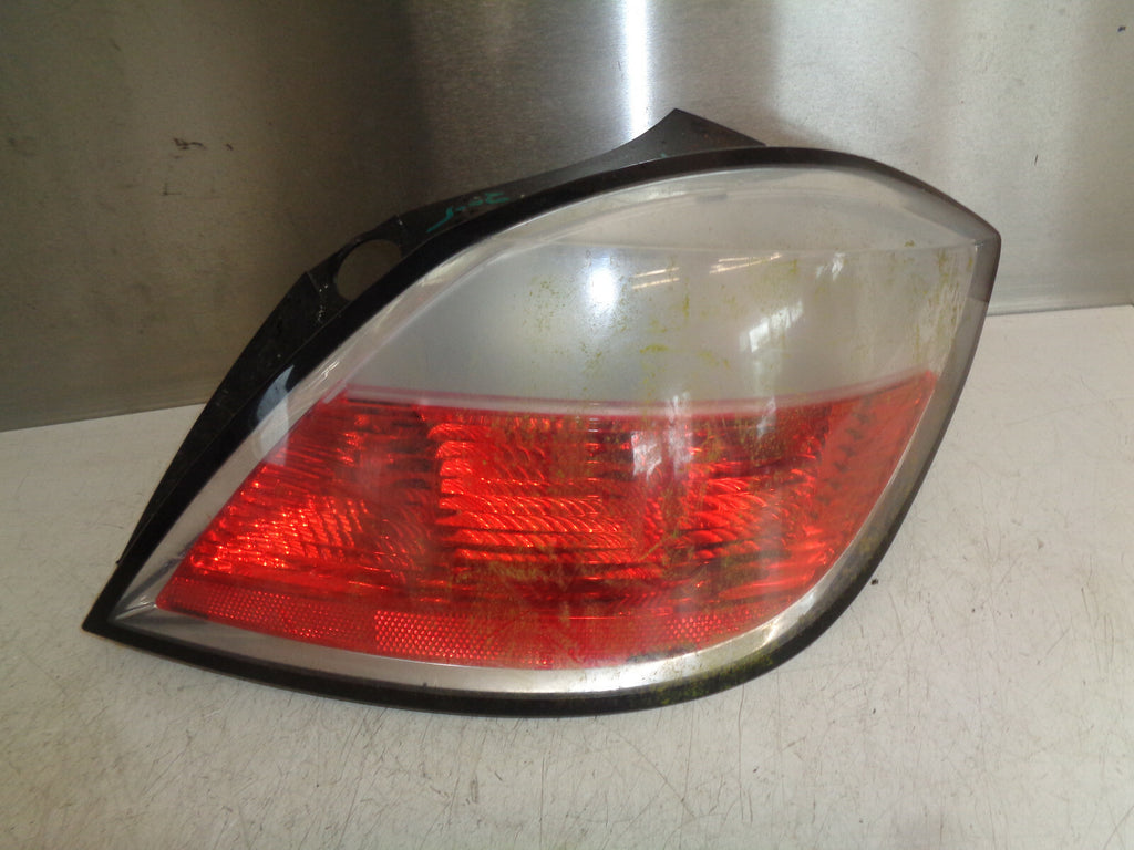 VAUXHALL ASTRA H MK5 2006 OSR DRIVER SIDE REAR TAIL LIGHT CLUSTER