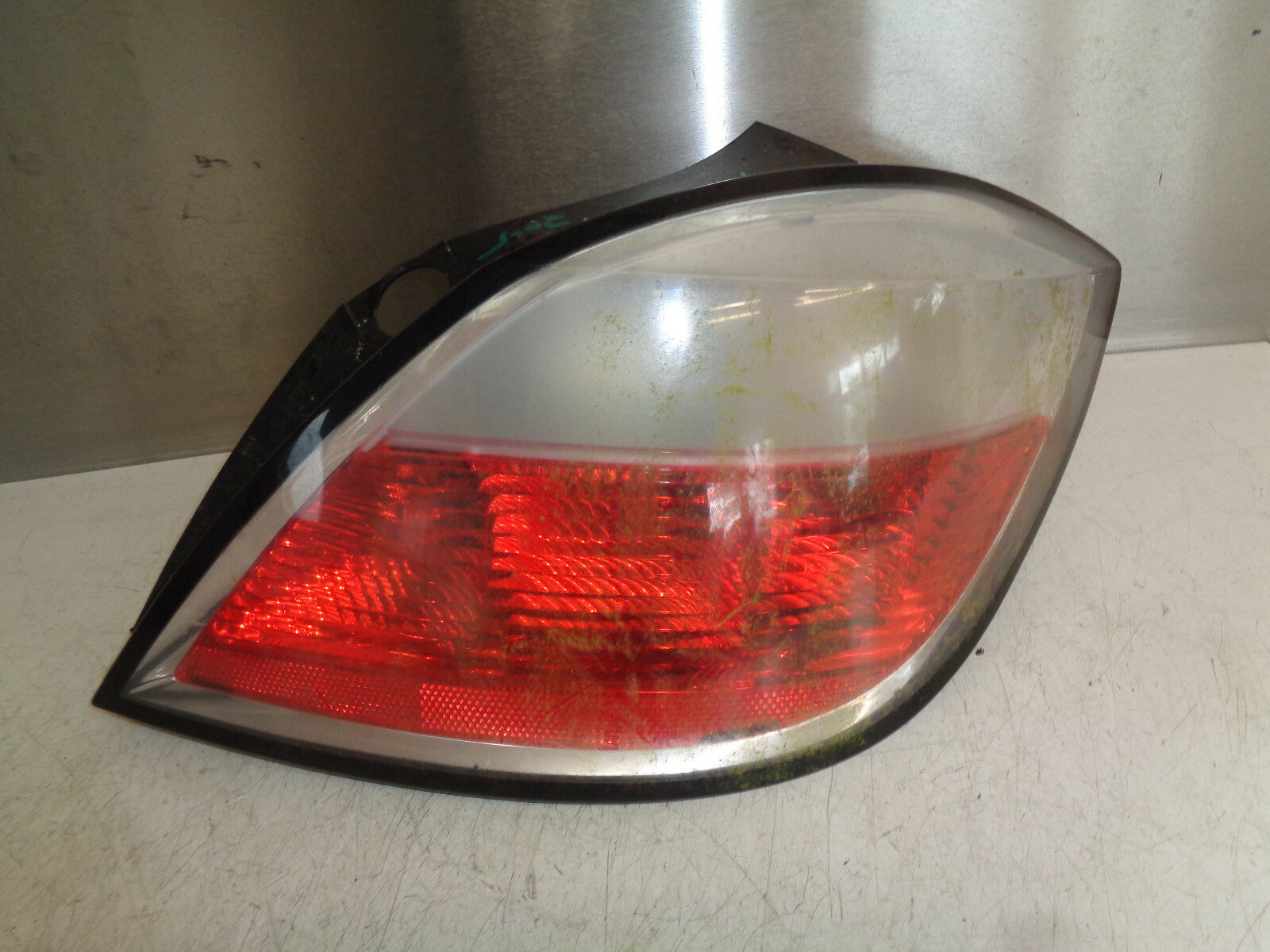 VAUXHALL ASTRA H MK5 2006 OSR DRIVER SIDE REAR TAIL LIGHT CLUSTER