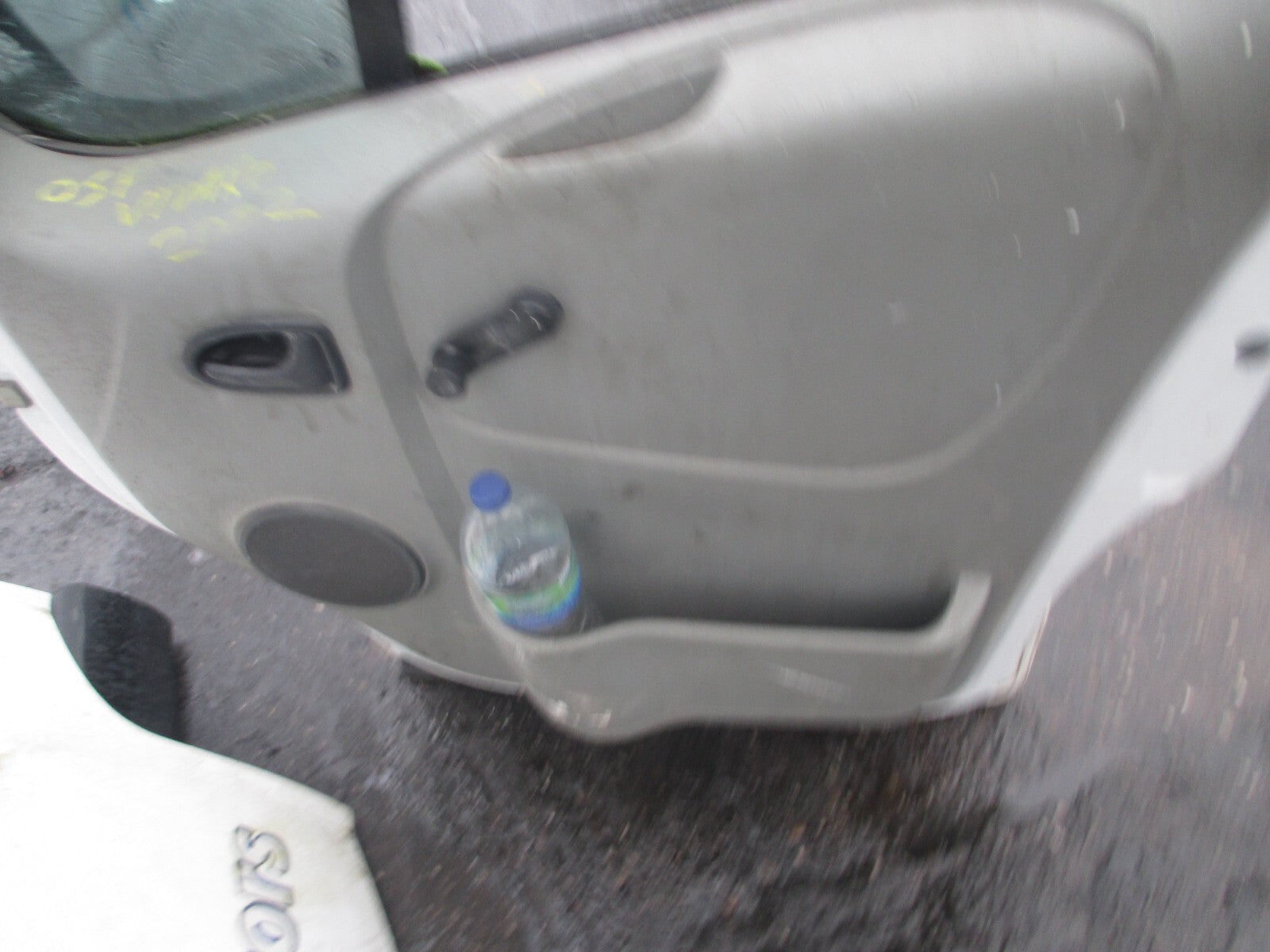 VAUXHALL VIVARO MK1 2002 OSF DRIVER SIDE FRONT DOOR WHITE