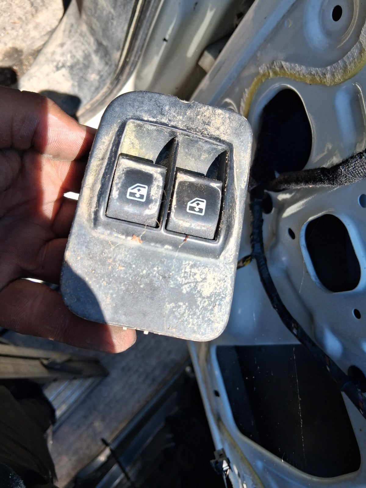 2015 PEUGEOT BIPPER OSF DRIVER SIDE FRONT WINDOW CONTROL SWITCH