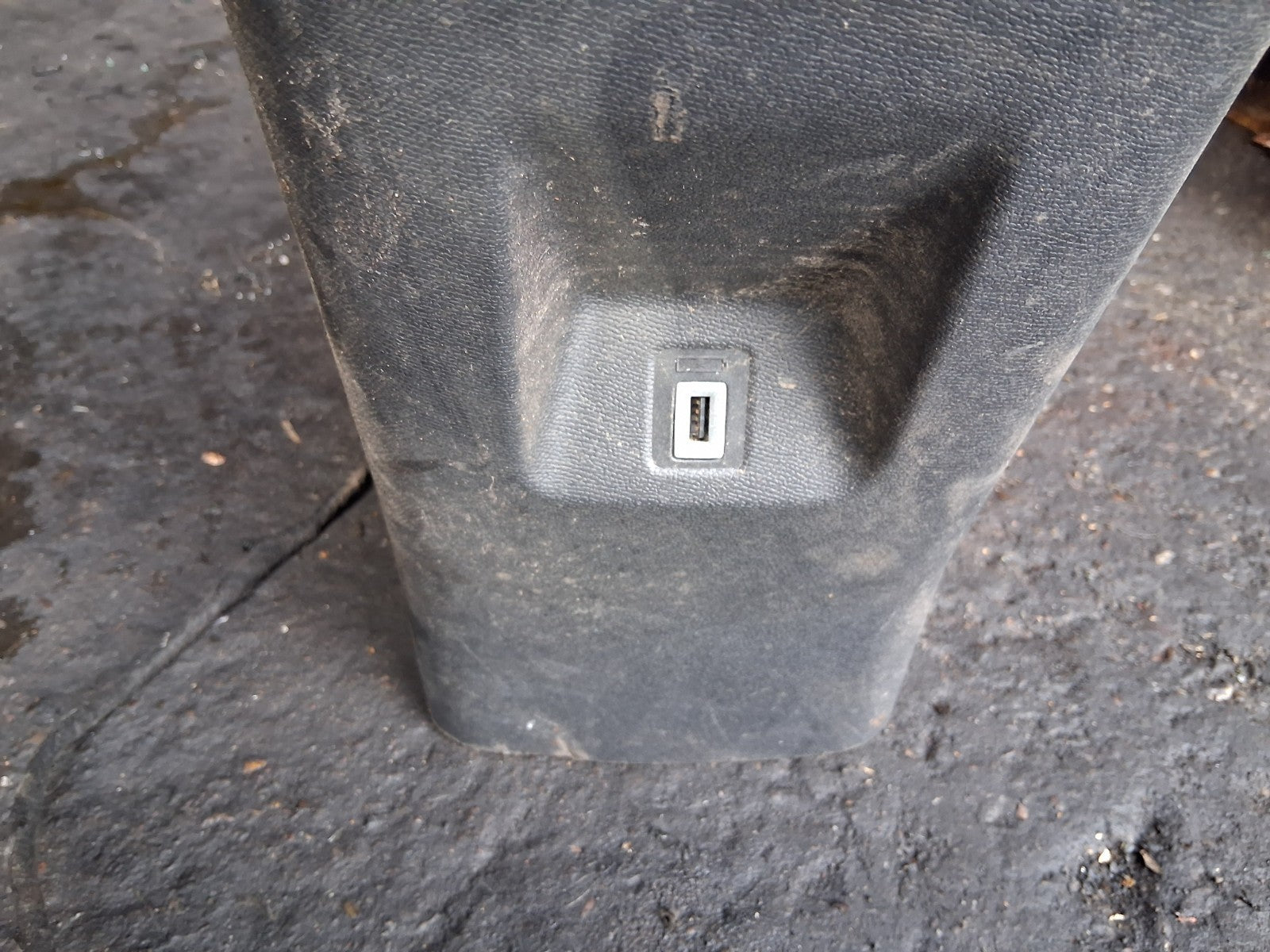 2023 VOLKSWAGEN T CROSS CENTRE REAR AIR VENTS USB SOCKET PORT TRIM 9822259280
