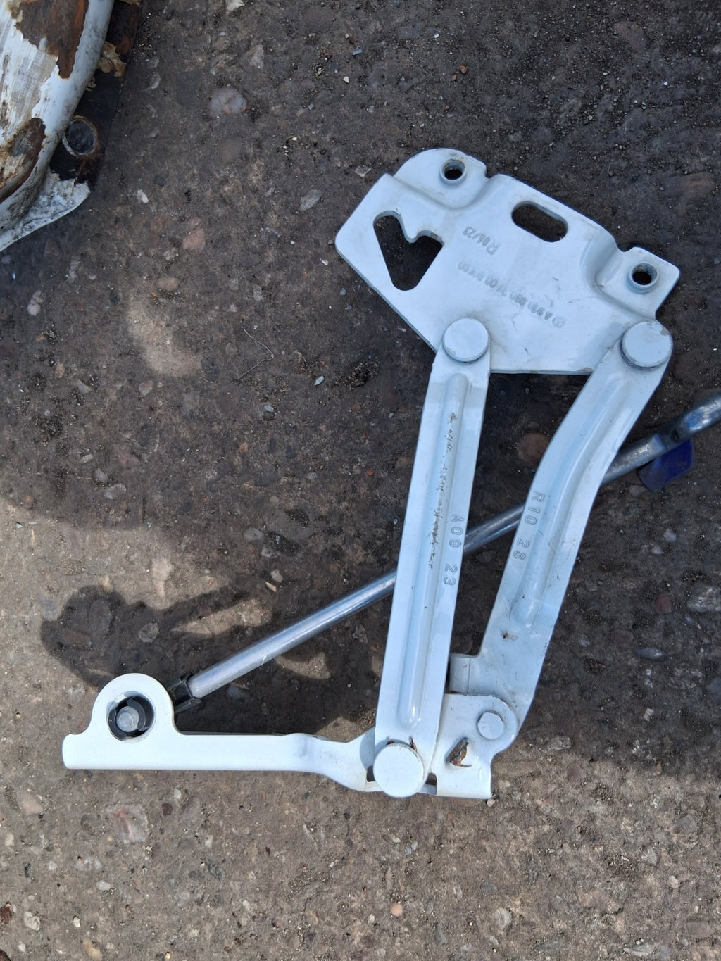 2020 MERCEDES BENZ SPRINTER W907 OSF DRIVER FRONT RIGHT BONNET HINGE A9108803100