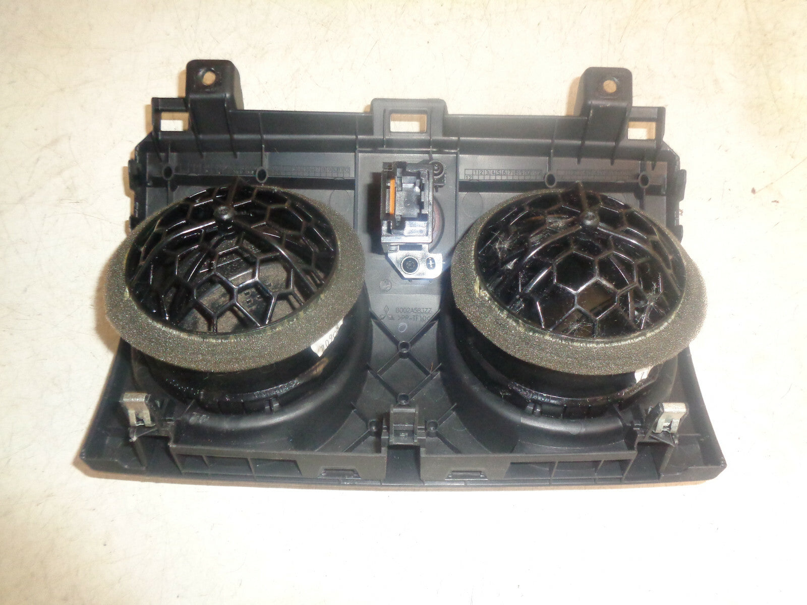 MITSUBISHI COLT MK6 2010 FRONT DASHBOARD AIR VENTS + HAZARD SWITCH