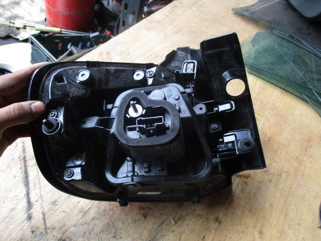 CITROEN C4 MK3 2021 OSR DRIVER SIDE REAR TAIL LIGHT 9831100080