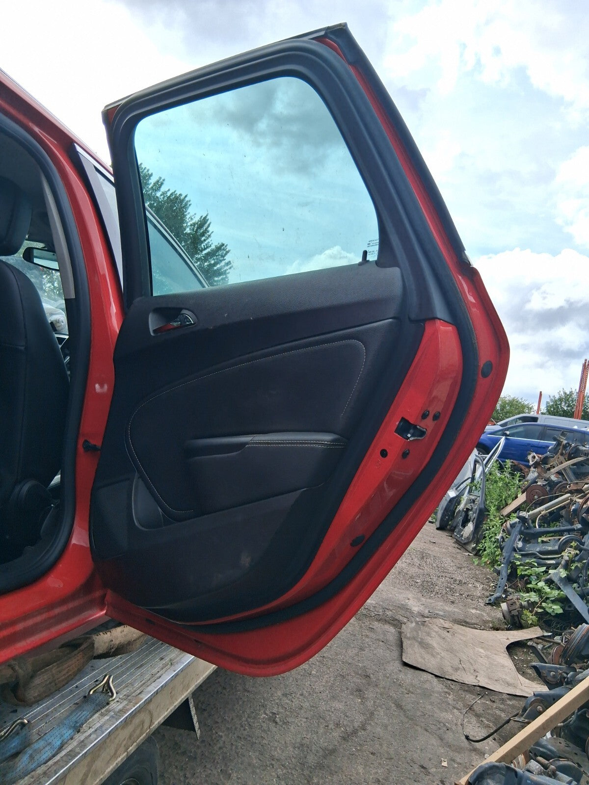 2015 VAUXHALL ASTRA J OSR DRIVER SIDE REAR ESTATE COMPLETE DOOR POWER RED Z50B