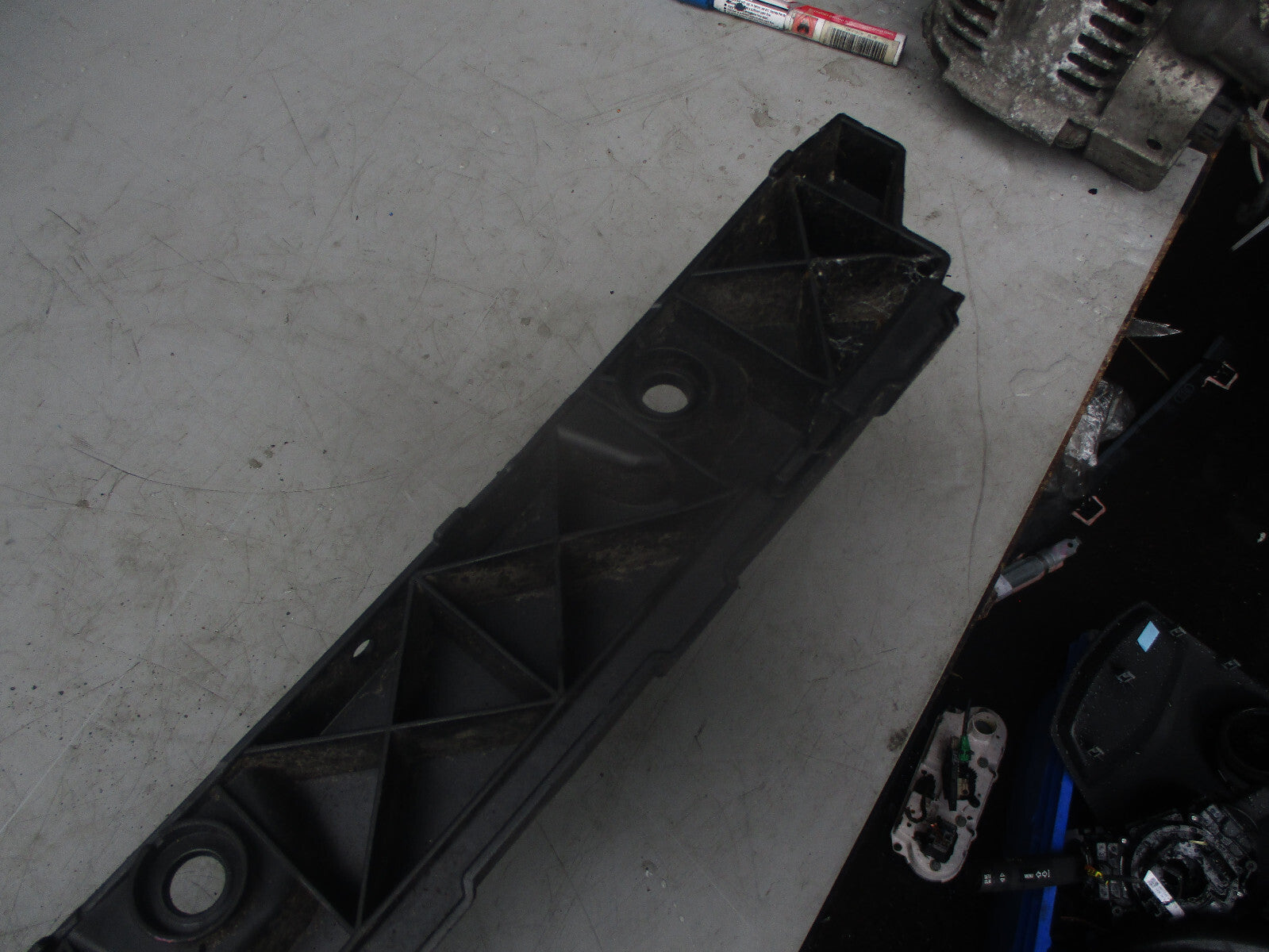 VW TIGUAN 2016 REAR BUMPER MOUNTING SUPPORT BRACKET 5NA807863