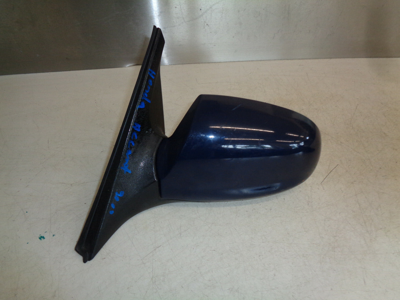 HYUNDAI ACCENT MK2 2000 NSF PASSENGER SIDE FRONT MANUAL DOOR WING MIRROR DAMAGED
