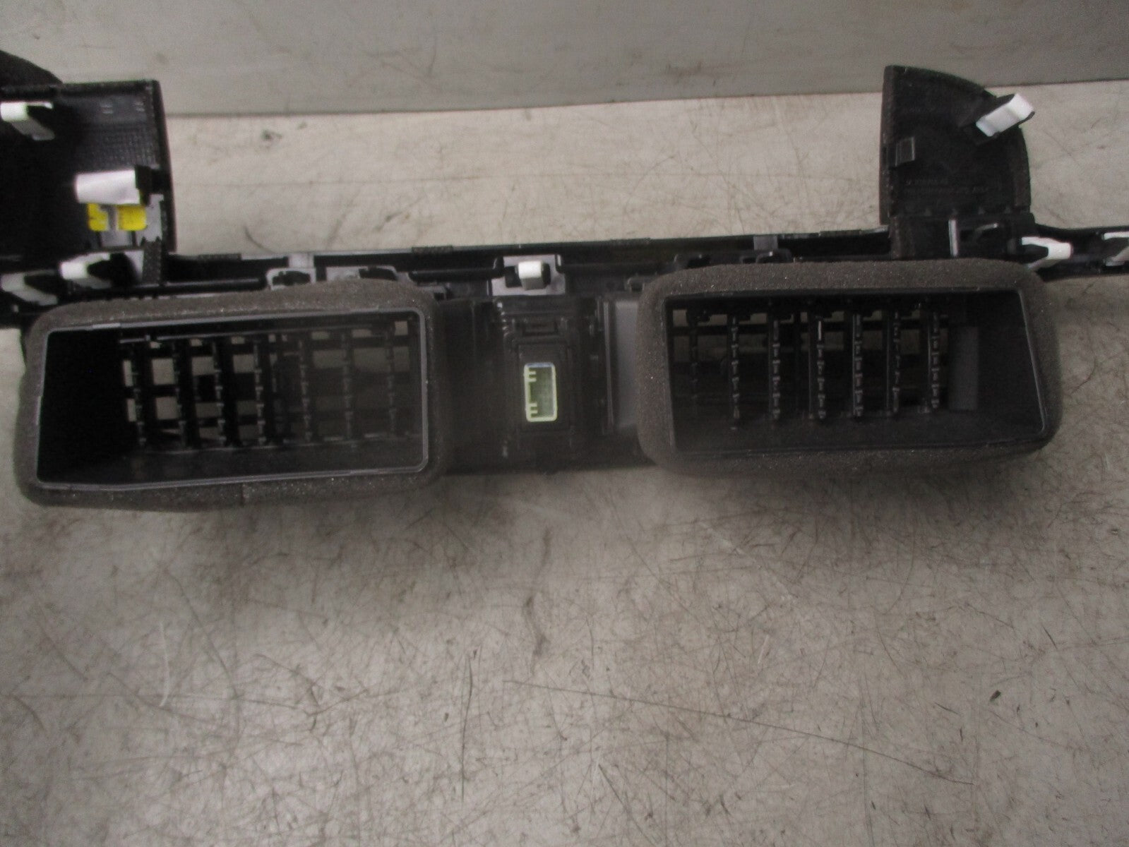 2021 KIA PICANTO MK3 JA DASHBOARD CENTRE AIR VENTS TRIM PANEL WITH HAZARD SWITCH