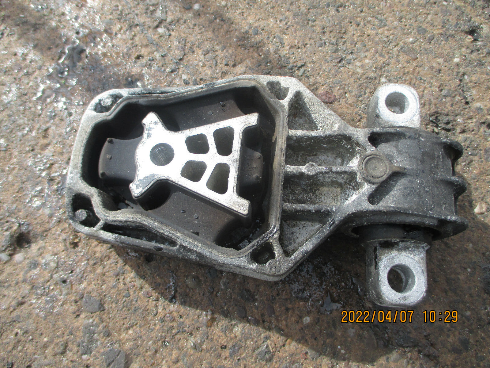 MERCEDES BENZ A CLASS W176 2016 ENGINE MOUNTING BRACKET A2462401209