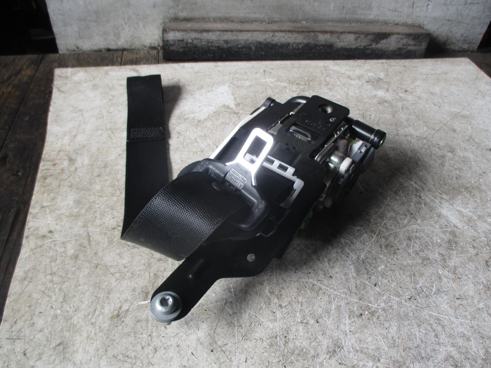 MERCEDES BENZ C CLASS W204 2014 NS PASSENGER SIDE FRONT SEAT BELT 620380300