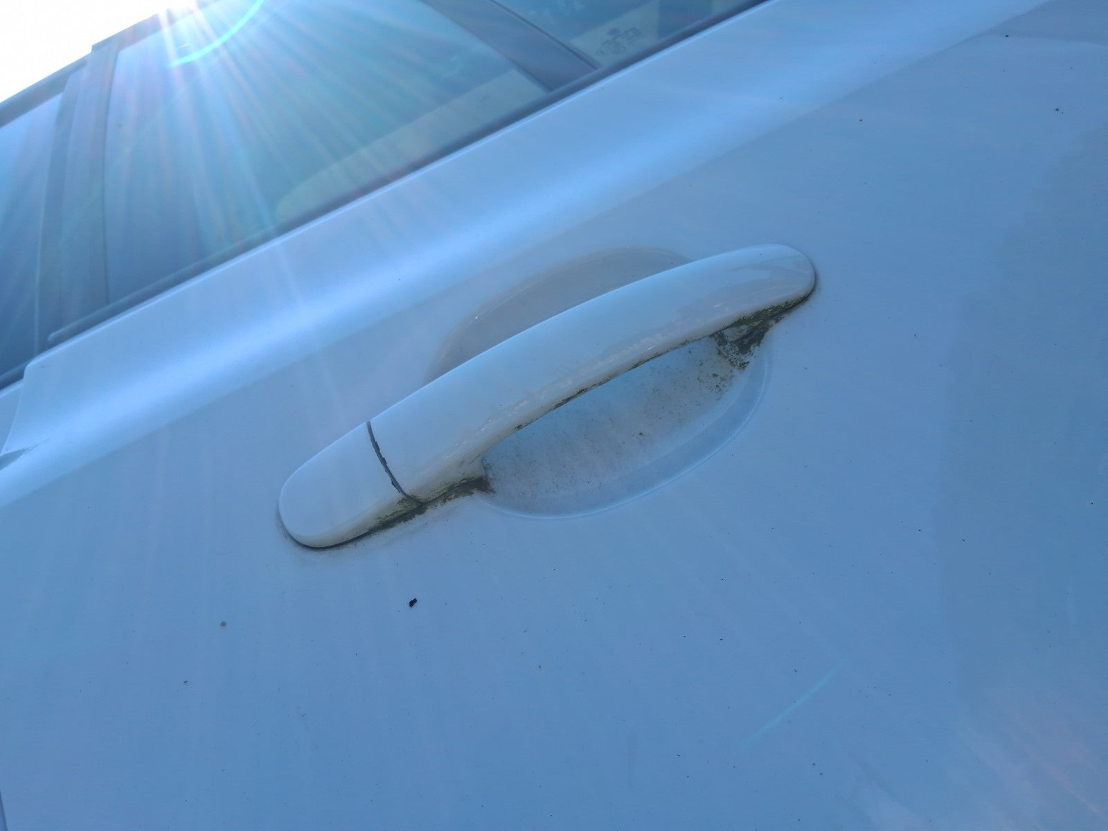 2013 VW VOLKSWAGEN TIGUAN MK1 OSR DRIVER SIDE REAR DOOR HANDLE WHITE LC9A