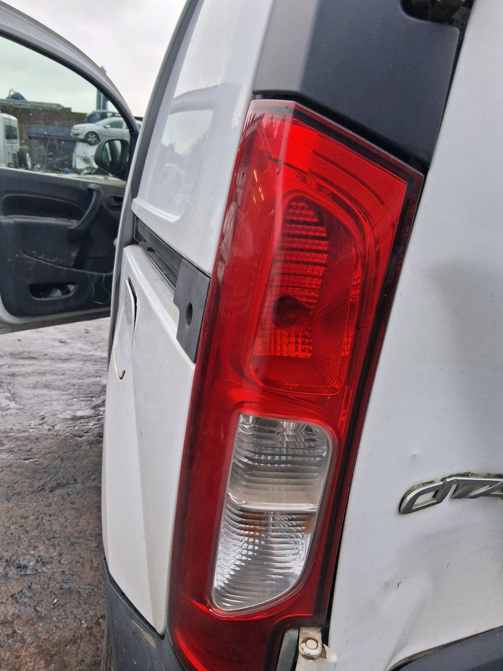 2016 MERCEDES CITAN W415 NSR PASSENGERR SIDE REAR LEFT TAIL LIGHT