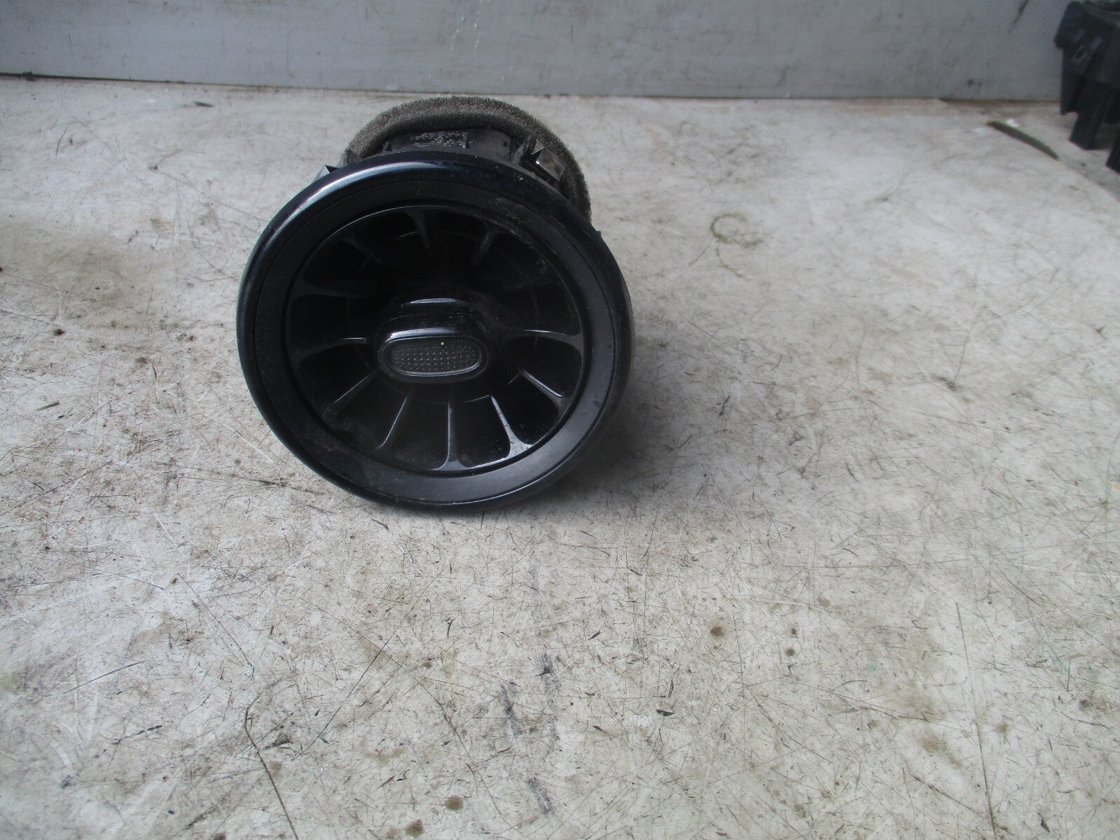 2021 MERCEDES SPRINTER W907 DASHBOARD MIDDLE AIR VENT A9108303201