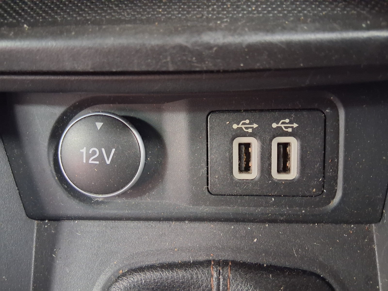 2018 FORD KA + PLUS HATCHBACK USB PORT 12V SOCKET