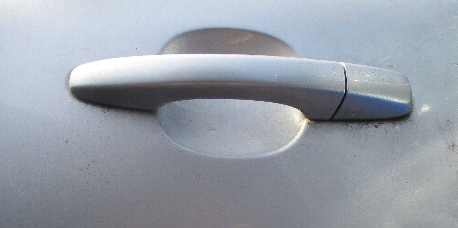 2016 VOLVO V40 R DESIGN NSR PASSENGER SIDE REAR LEFT EXTERIOR DOOR HANDLE SILVER