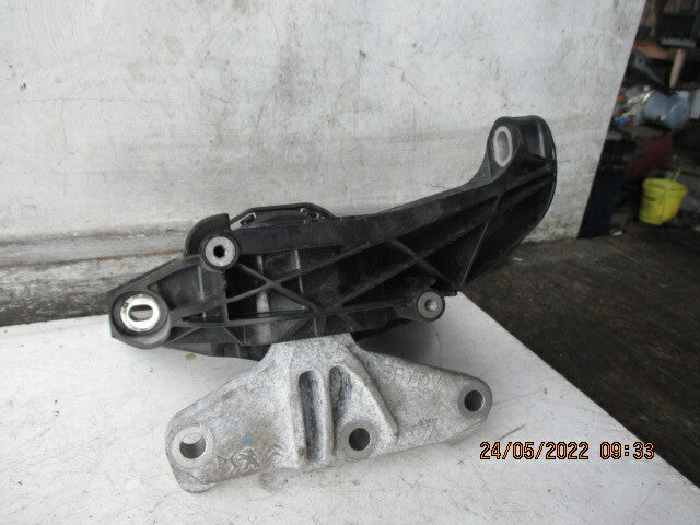 VAUXHALL GRANDLAND X 2018 1.6 DIESEL OSF DRIVER SIDE FRONT ENGINE MOUNT