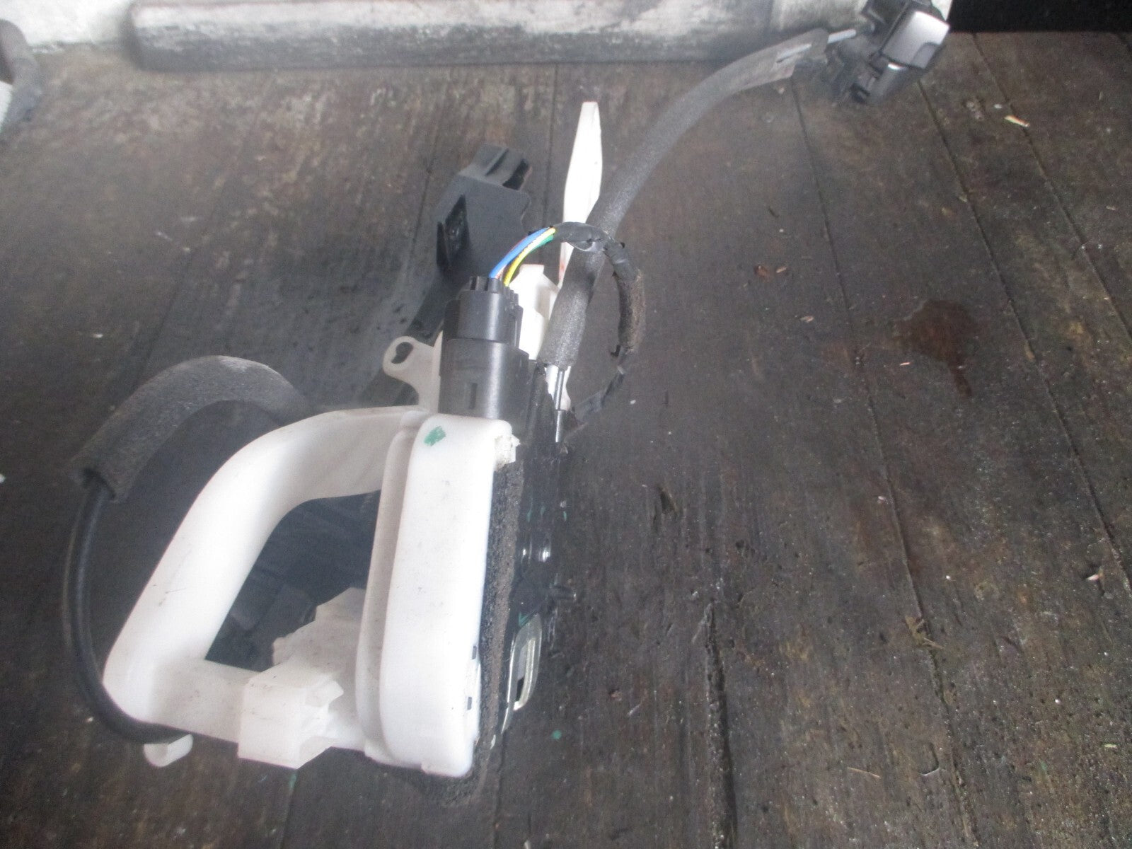 HYUNDAI IX35 2015 NEARSIDE REAR DOOR LOCK MECHANISM JA68K0839015