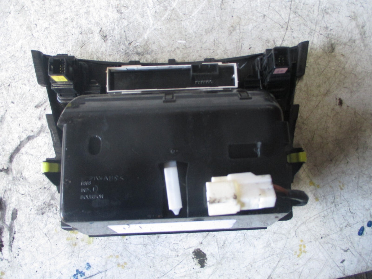 TOYOTA AVENSIS MK3 2010 T270 ASHTRAY CIGRAETTE LIGHTER SOCKET
