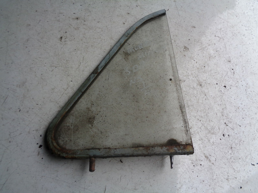 MORRIS MINOR VAN PICKUP 4 DE SALOON NS PASSENGER SIDE 1/4 QUARTER GLASS