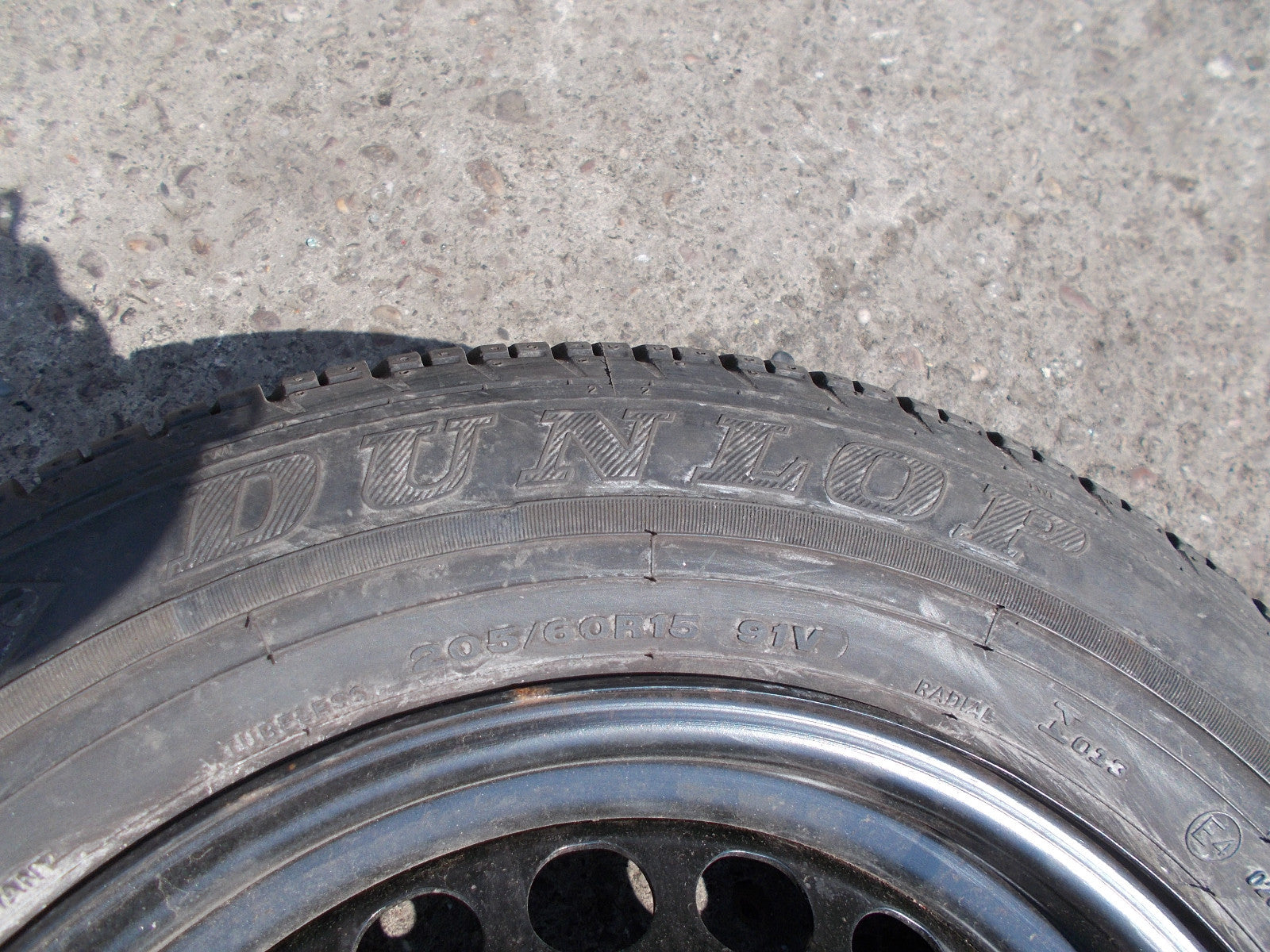 VOLKSWAGEN PASSAT DUNLOP 15 INCH 5 STUD STEEL WHEEL 205/60 R15