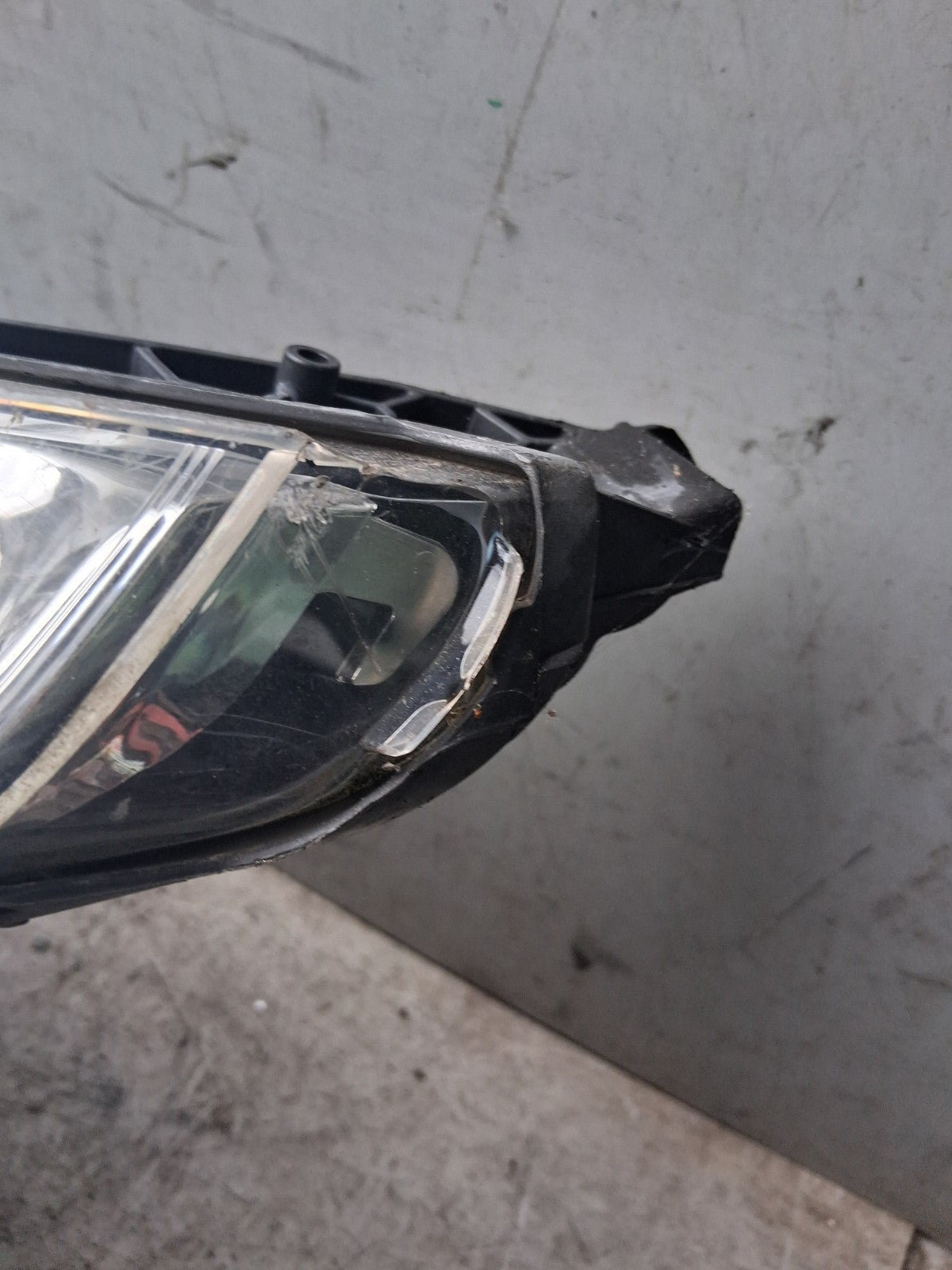 2012 PEUGEOT 208 NSF PASSENGER SIDE FRONT LEFT HEADLIGHT 9802221980