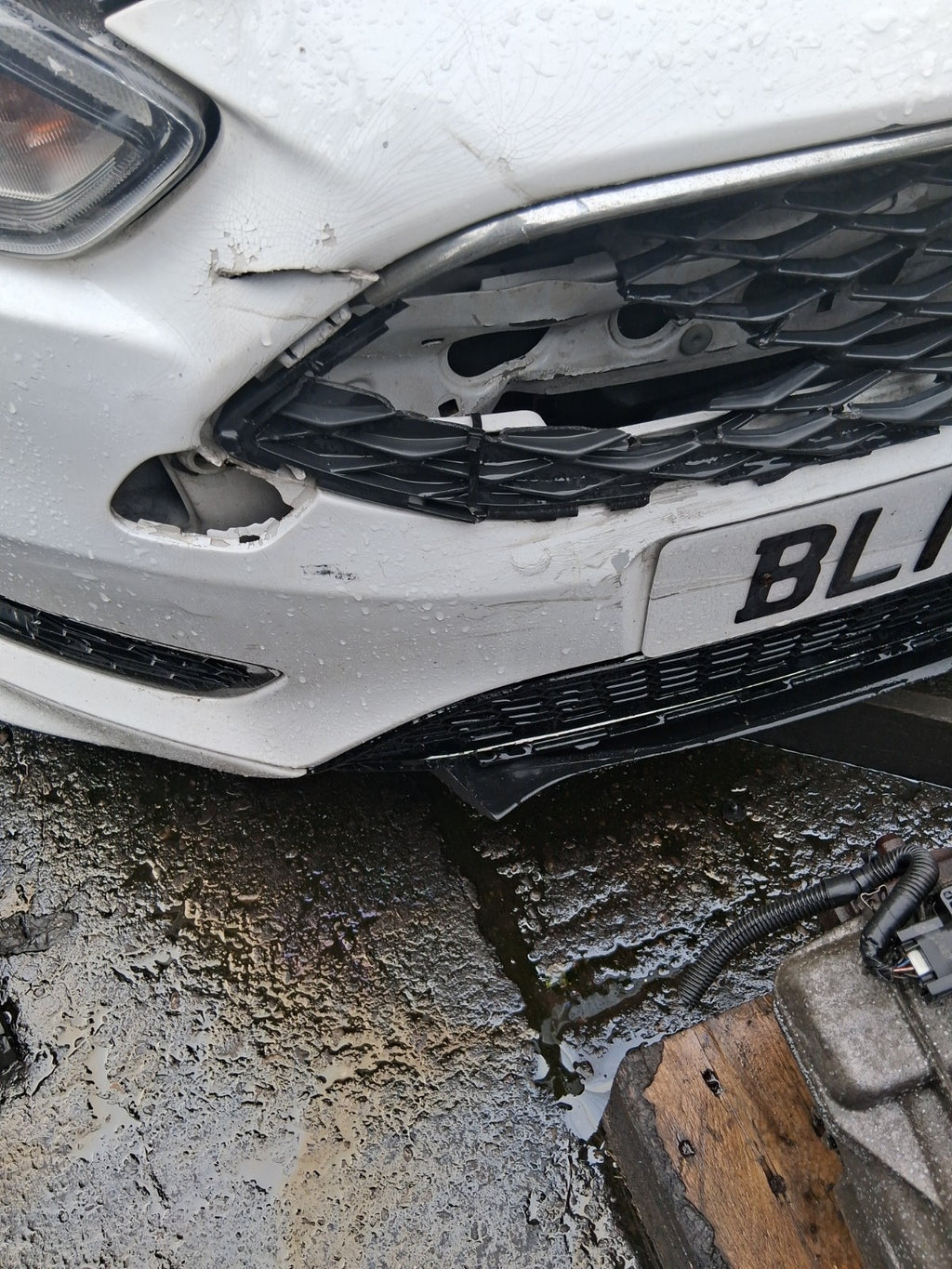 2017 FORD FOCUS MK3 ST LINE COMPLETE FRONT BUMPER WITH FOG GRILL BADGE GRILLE
