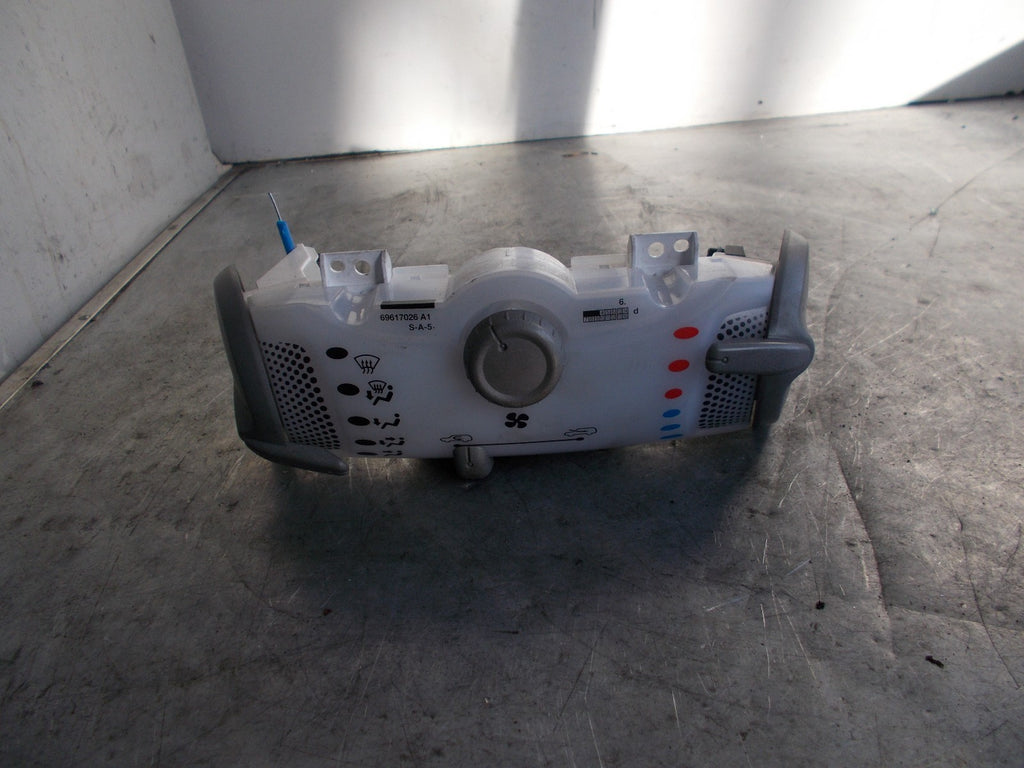 TOYOTA AYGO 2013 MK1 CLIMATE CONTROL UNIT MODULE 69617026